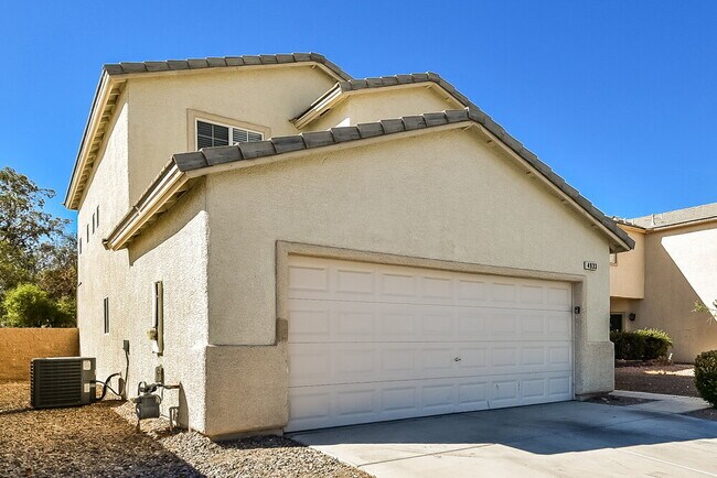 4933 Royal Lake Ave