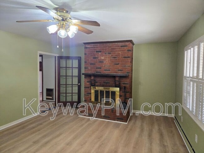 Photo - 161 Hickory Dr S Cir