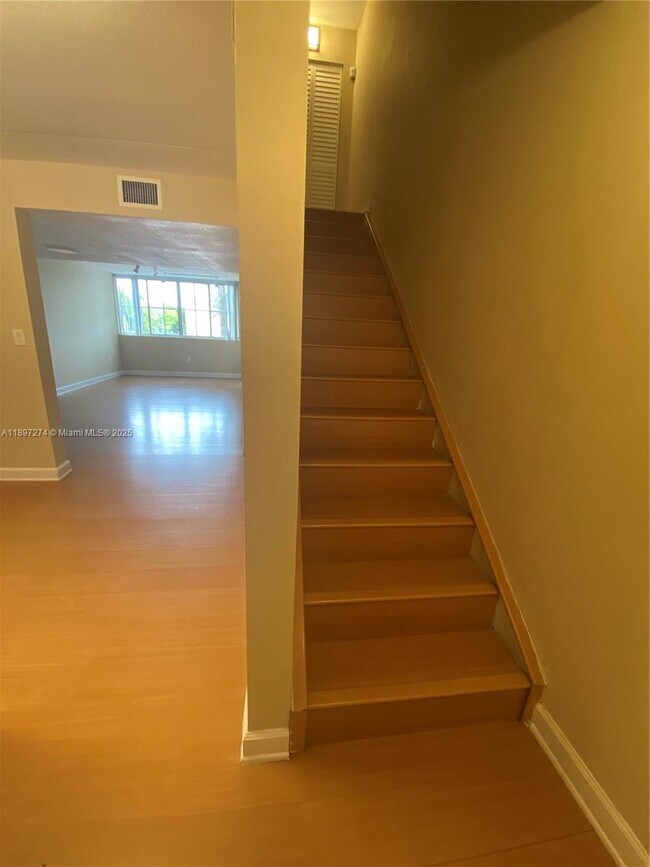 Photo - 6045 NW 186th St Unidad 305