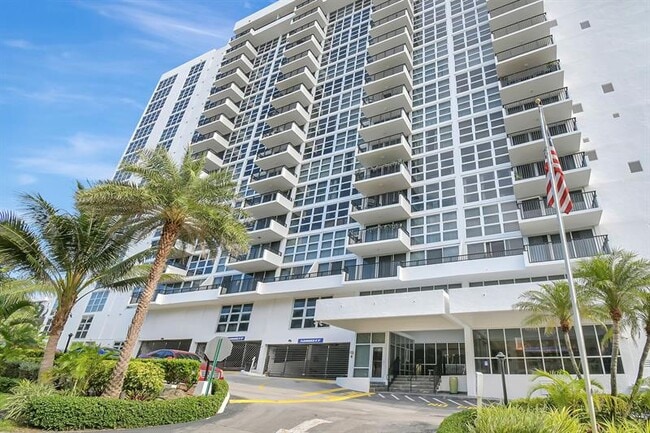 Building Photo - 531 N Ocean Blvd Rental