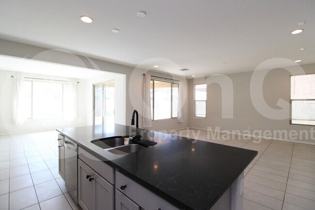 Photo - 8939 W Missouri Ave