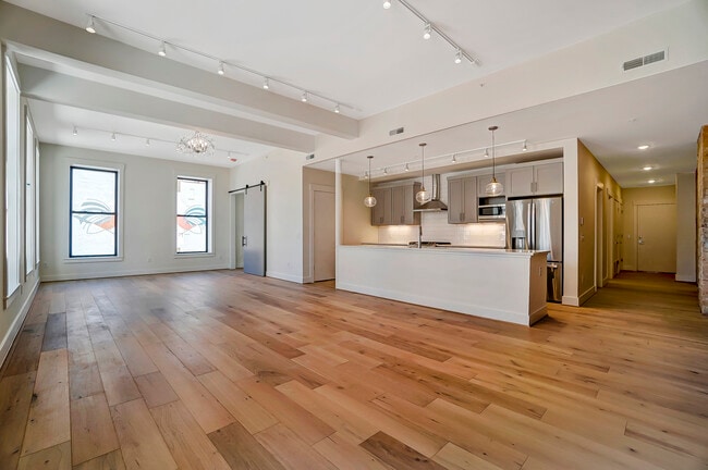 Photo - 39 E Court St Unit 4