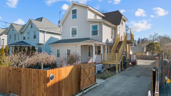 Building Photo - 48 Lockwood Ave Unit 3