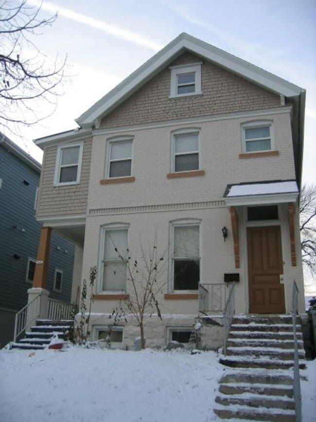 Building Photo - 1643 N Franklin Pl Unit Upper Front
