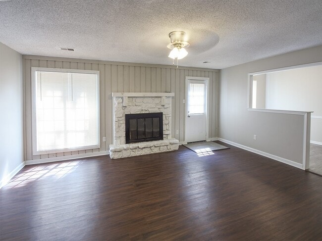 Photo - Newly renovated 4 bed, 2 bath home near Germantown with easy access to 385.