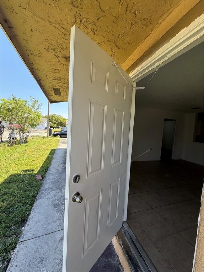 Building Photo - 1491 NW 22nd Ct Unit 3