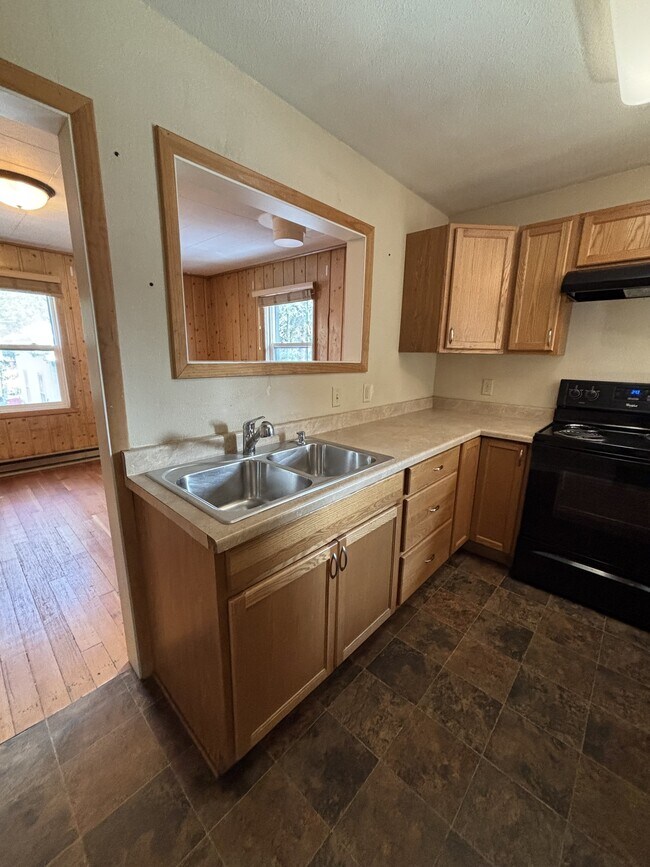 110 S Willow St Unit 1