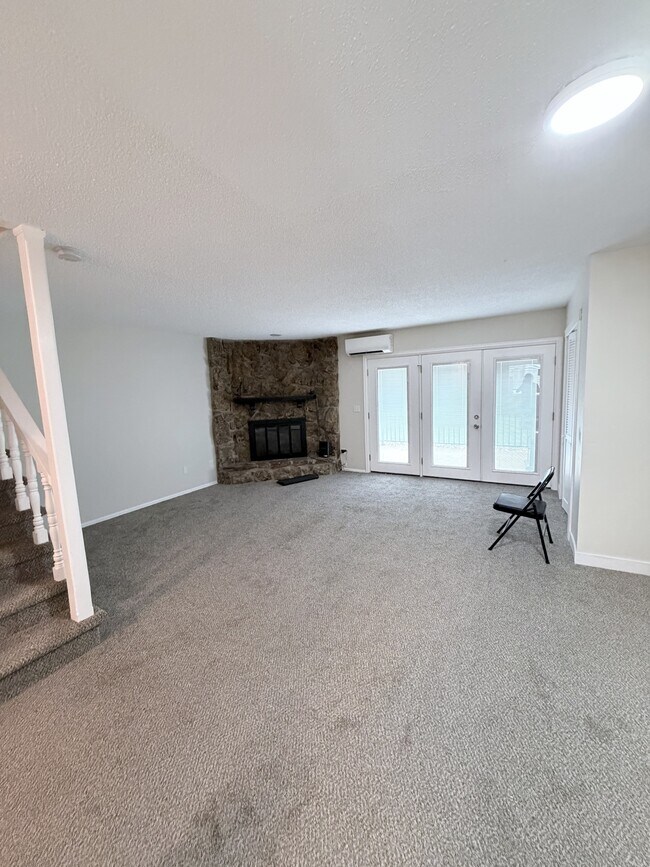 Photo - 1404 Adriel Dr