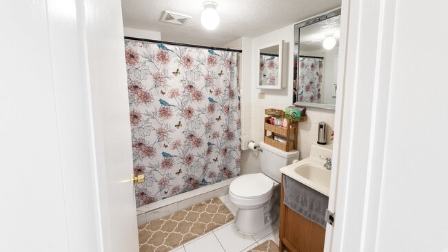 2840 N Rutherford Ave Unidad Garden