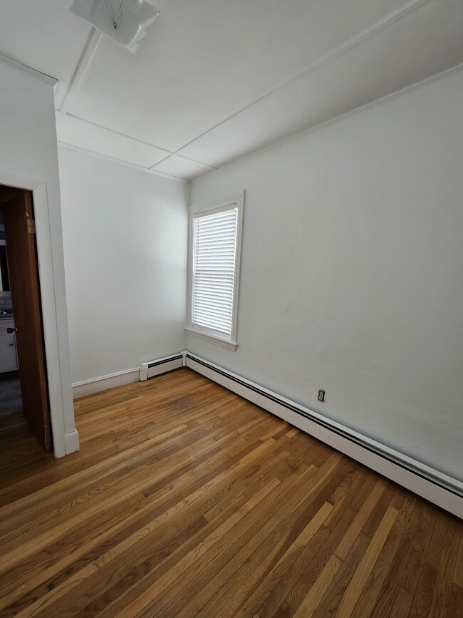 Dormitorio trasero - 107 Broad St Unidad 1