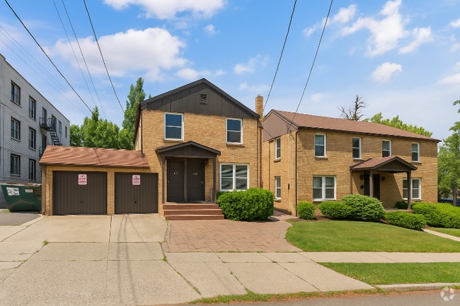 Building Photo - 104 S Oak St Rental