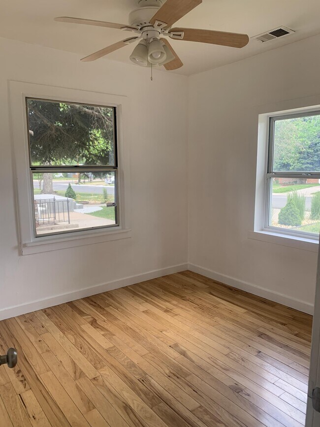 Photo - 1661 Valentia St