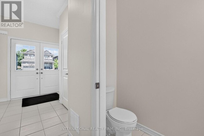 Photo - 240 Ridley Cres