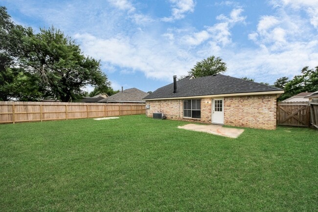 Photo - 2614 Village Cir Dr