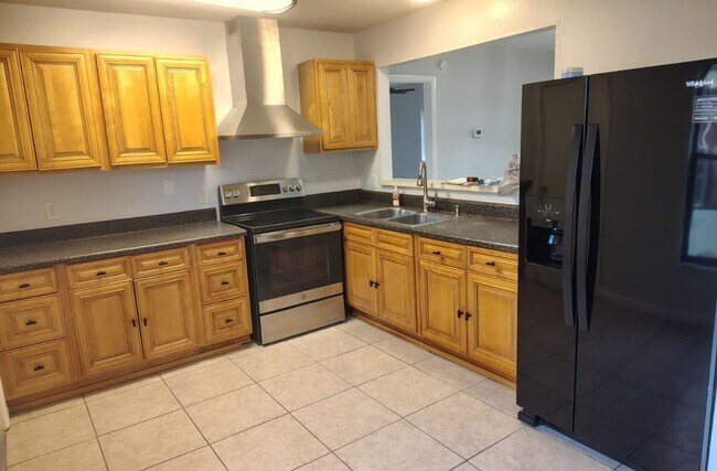 Photo - 437 Short Dr