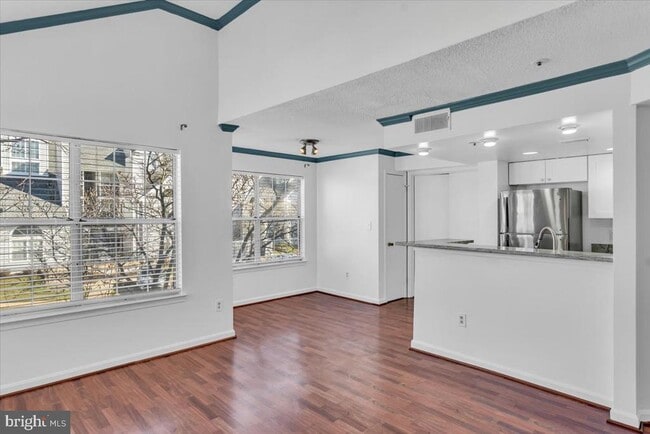 Building Photo - 14016 Vista Dr Unit 14B