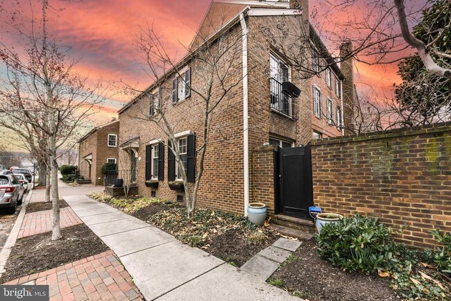Building Photo - 509 S St Asaph St Rental