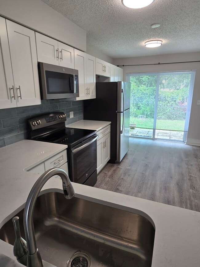 Photo - 843 Cambridge Ct