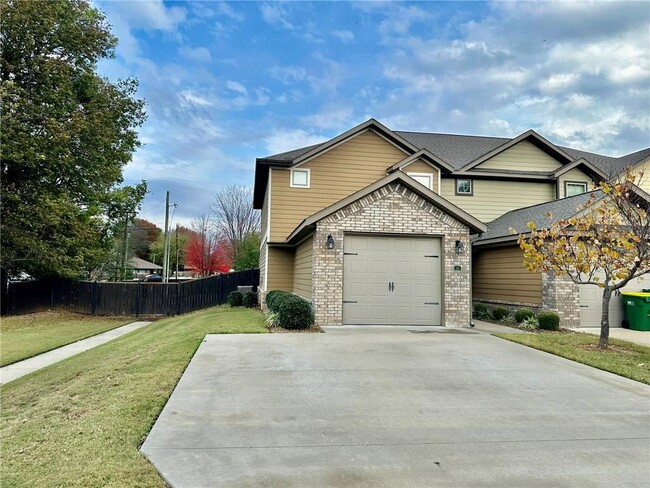 Photo - 184 Old Farmington Rd Townhome