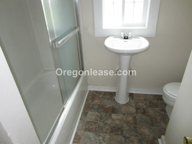 Photo - 3 bed 1.5 bath Springfield home