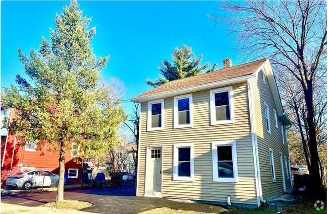 Building Photo - 17 Sterling St Unit 2 Rental