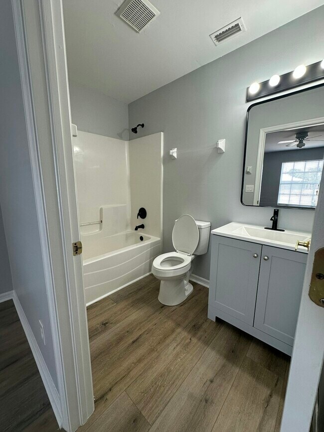 Photo - 2988 Lincoln Blvd