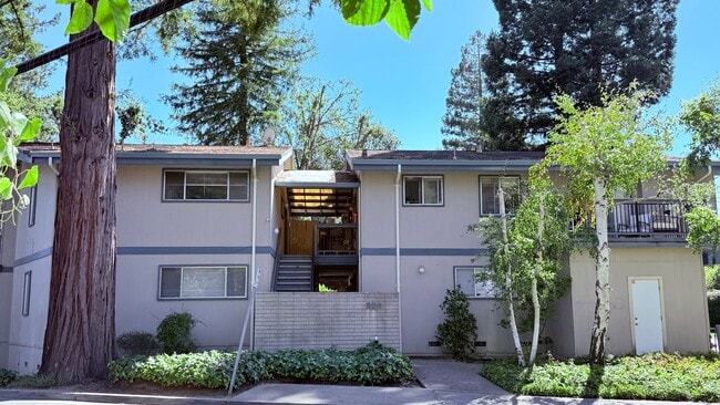 Building Photo - 929 Dewing Ave Unit B
