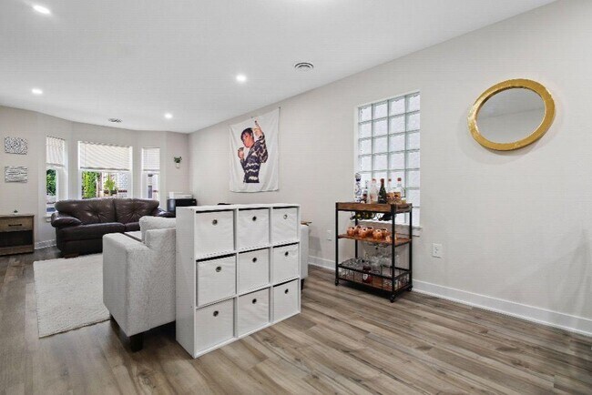 Photo - 1709 W State St