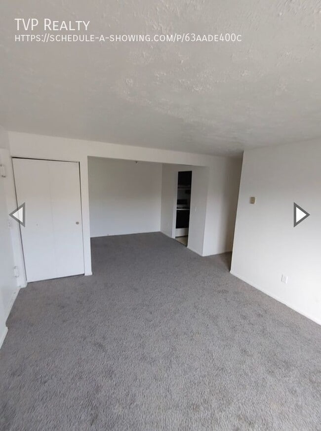 Photo - 1454 W River Rd N