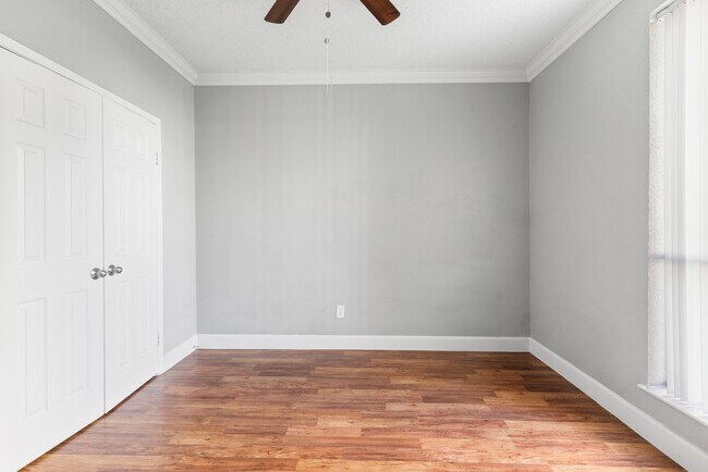 Building Photo - 14814 Perthshire Rd Unit 192