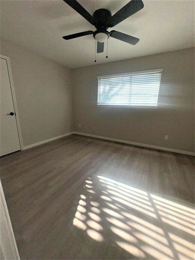 Photo - Hollyvale Apartments