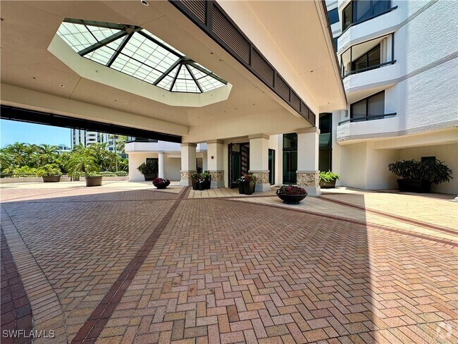 Building Photo - 6075 Pelican Bay Blvd Unit 1101 Rental