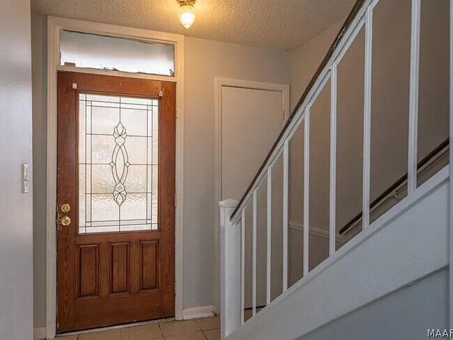 Photo - 548 Winston Dr