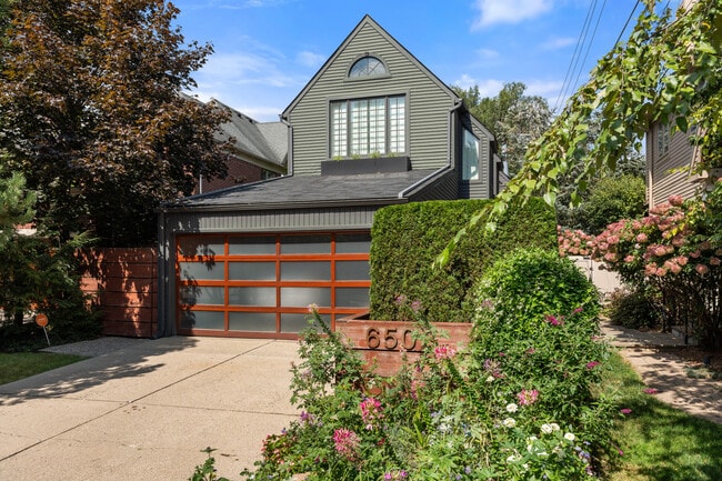 Building Photo - 650 Wallace St