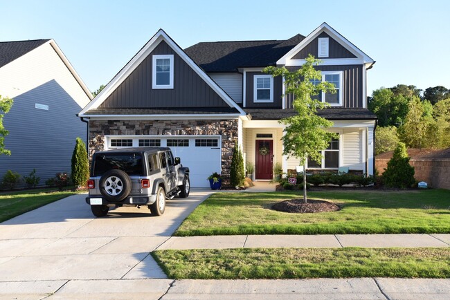 Building Photo - FURNISHED: Previous Model Home, For Rent 3 bedrooms/2.5 baths/2nd Floor Family Room w/kitchenett ...