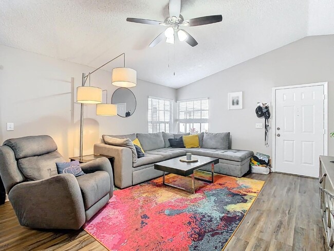 Photo - Spacious 3 Bedroom, 2 Bath Retreat on a Quiet Cul-de-Sac