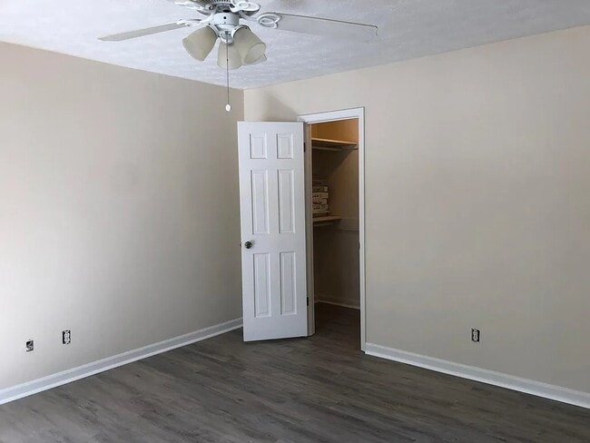 Photo - 300 Winding River Dr
