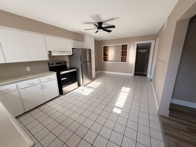 Photo - 1004 N Plum St