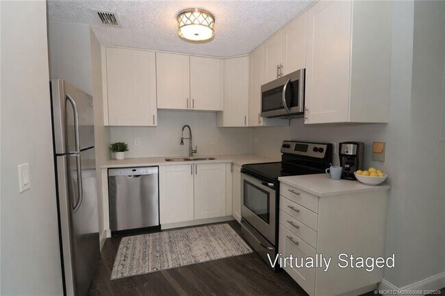 Photo - 2083 NE Collins Cir Unit 90