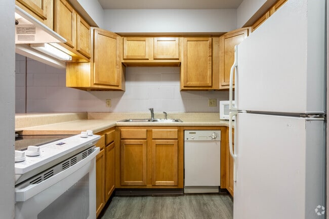 Townhome - 2 Br, 1 Ba - 750 SF