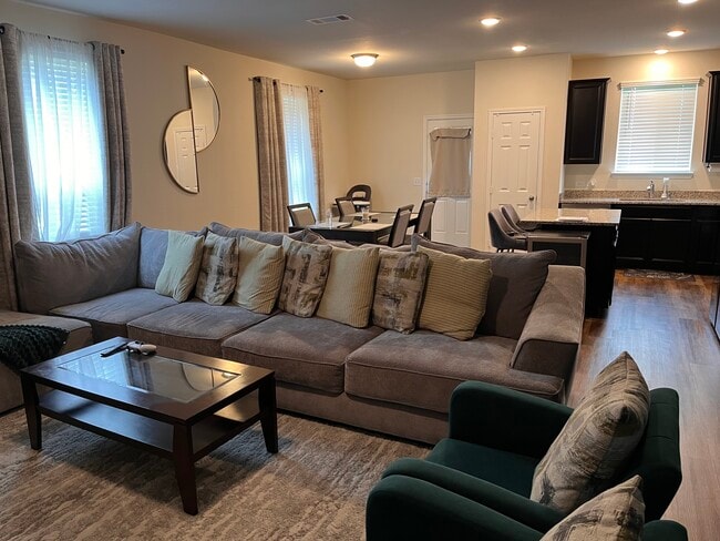 Photo - 1723 Cormorant Cres