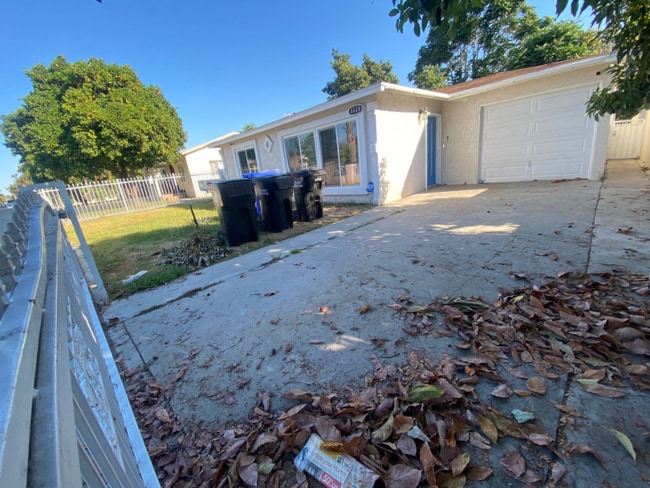 Photo - 8128 Puritan St