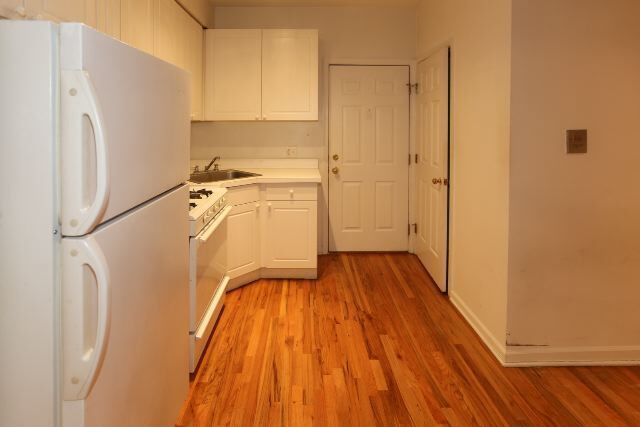 909 W Dakin St Unit 301