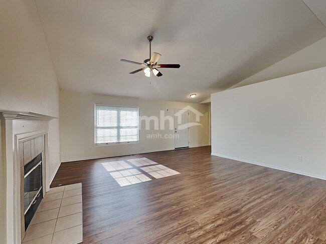 7888 Edgewater Dr