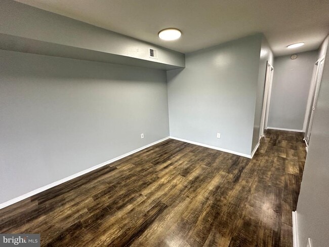 Photo - 2727 Rhawn St