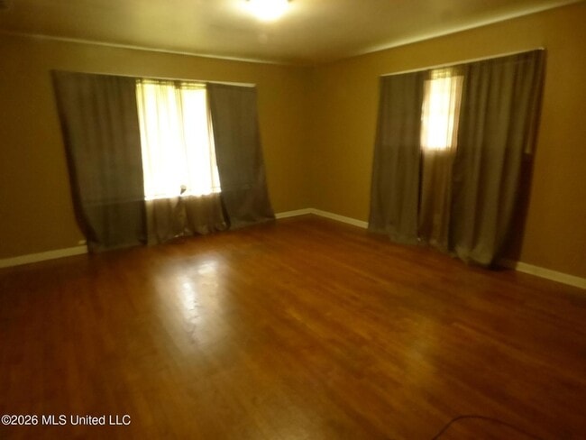 Photo - 265 W Pine St