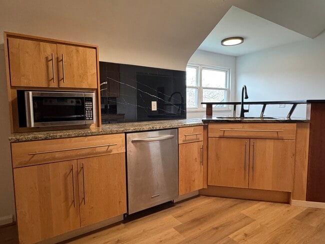 Kitchen - 2237 Evergreen Rd Unit 5