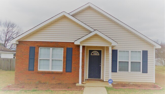 Photo - 305 Chadwyck Cir