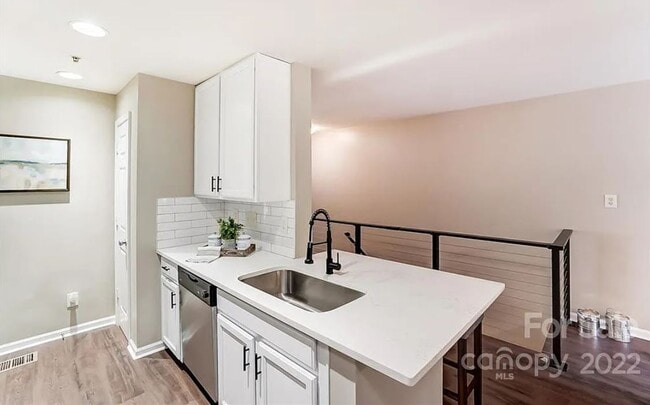Photo - 646 Raphael Pl