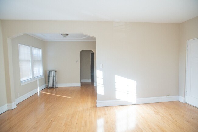 1720 E Newton Apartments